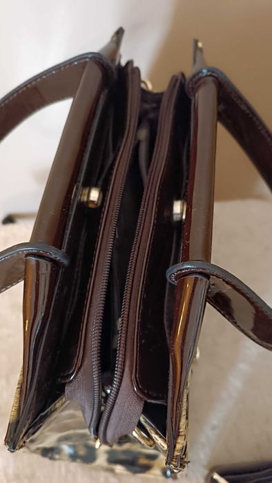 Lakierowana torebka w panterkę