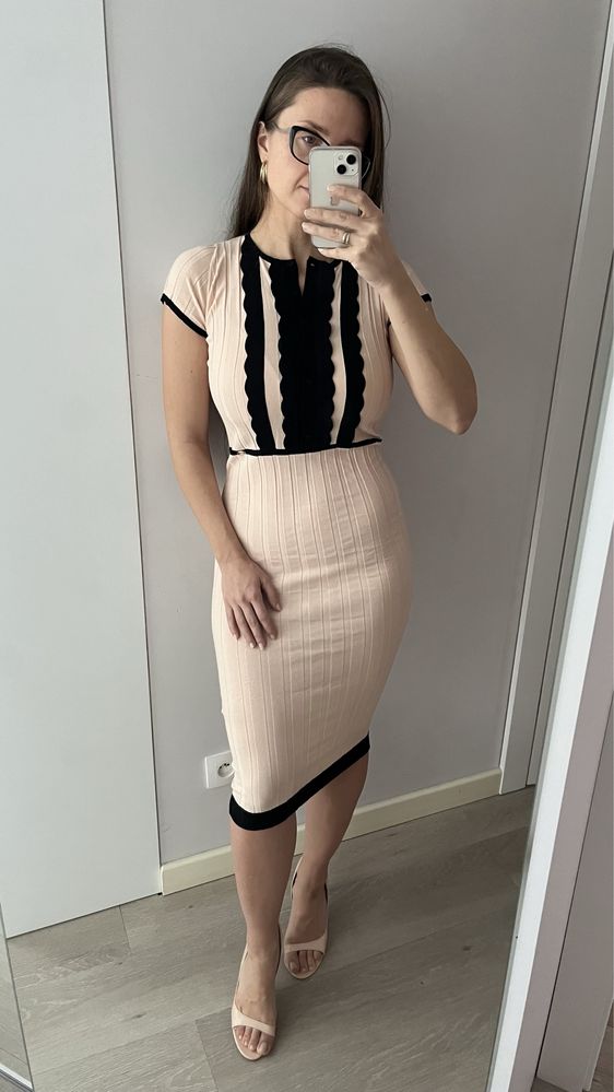 Elisabetta Franchi brzoskwiniowa elastyczna sukienka
