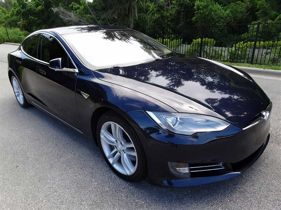Tesla Model S      2015