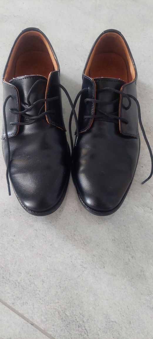 Eleganckie buty komunijne rozm 33