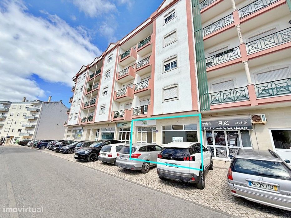 Loja no CENTRO do Cadaval, 145 m2 com montras, em ótimo estado, saí...