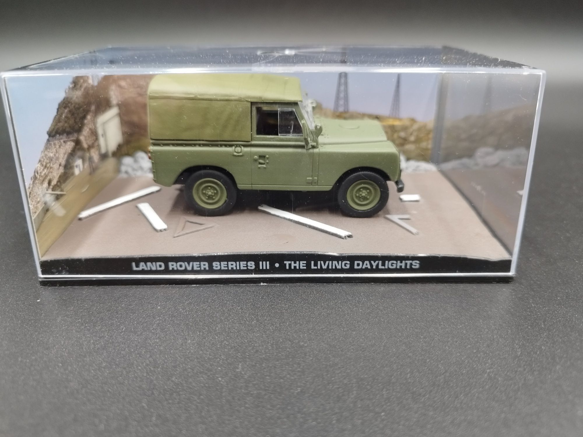 1:43 Altaya Land Rover Series 3 James Bond 007 model