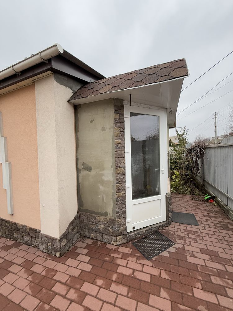 Продам частину будинку з ремонтом! Р-н 3ї лікарні