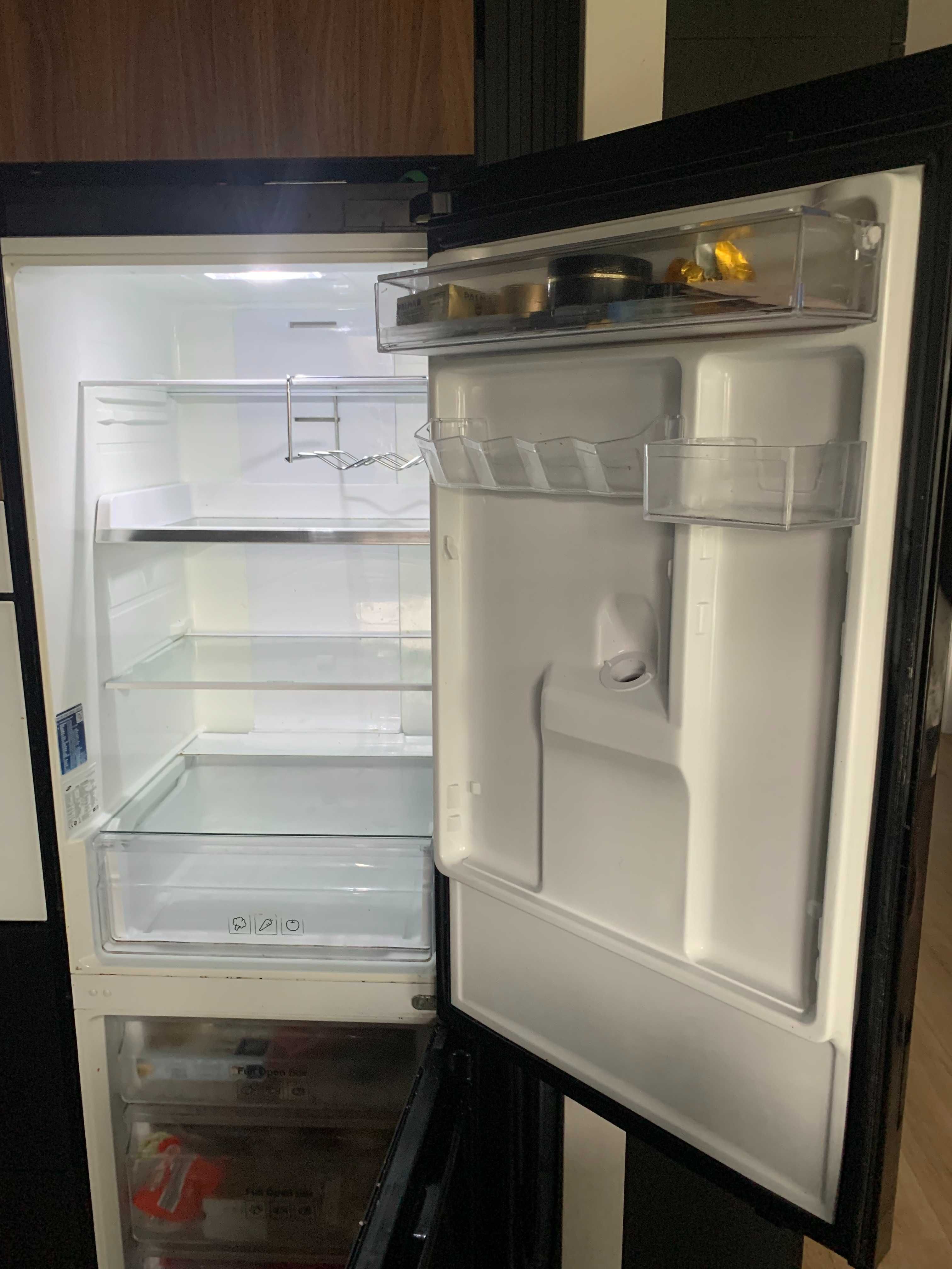 Lodówka Samsung No Frost model RB31FDRNDBC z dystrybutorem wody!
