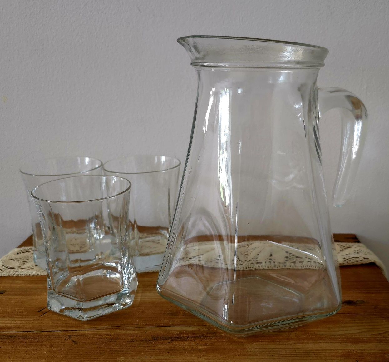 Dzbanek i szklanki stare szkło ciekawy kształt