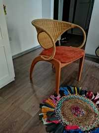 Sprzedam dwa bardzo wygodne krzesla /drewno i rattan/cena 150 zl za sz