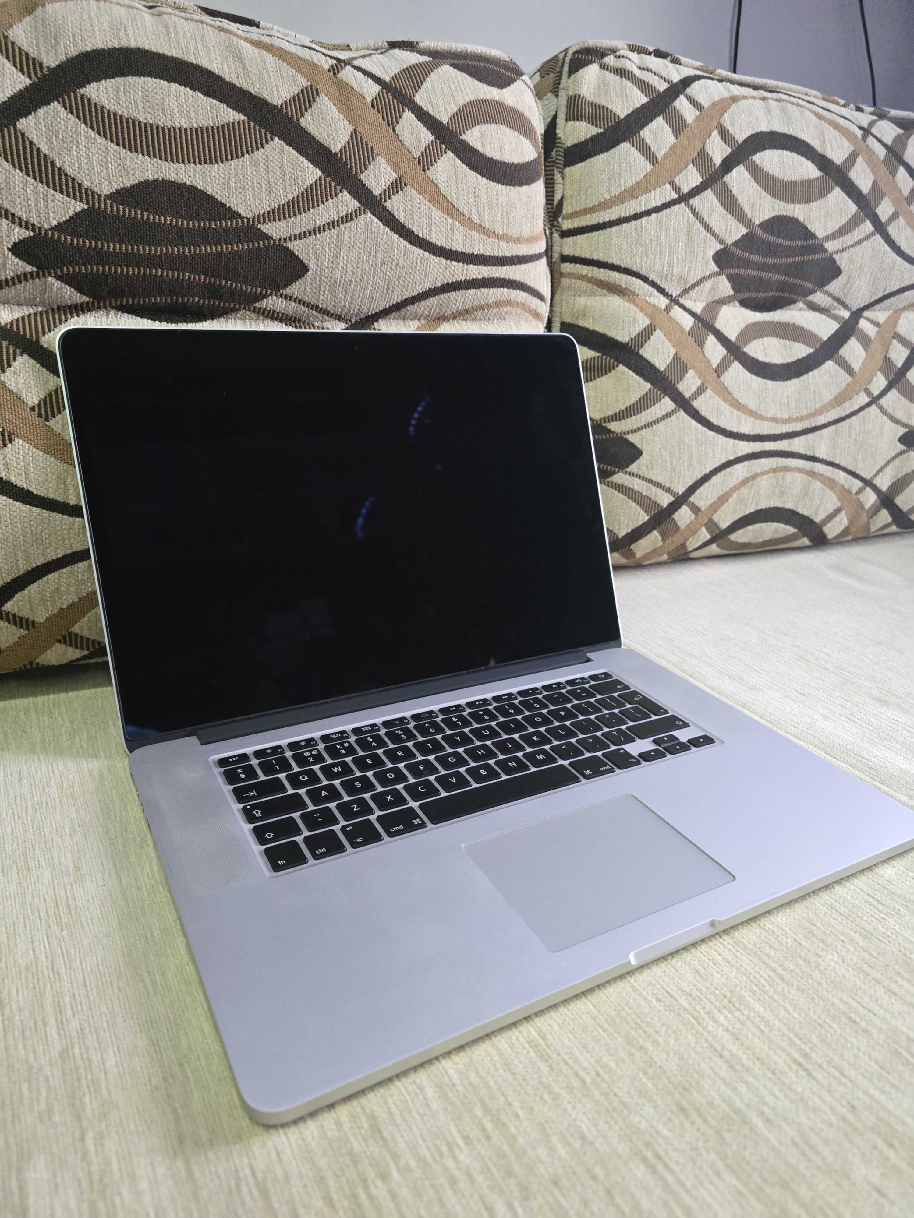 Laptop Apple MacBook Pro 15" 2015 i7 16GB / 256 GB Etui BDB