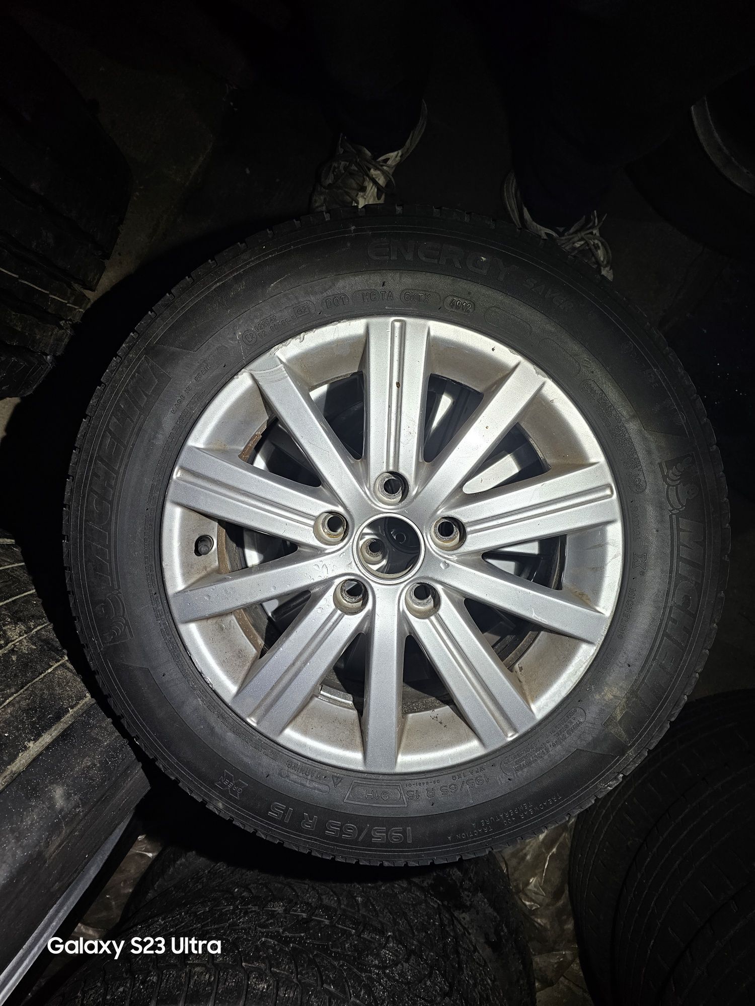 Felgi aluminiowe z oponami letnimi volkswagen Passat 5x112 r15