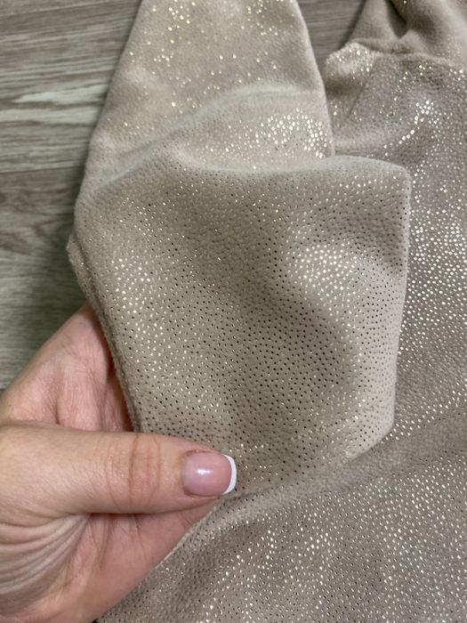 Плаття з велюру в образний виріз