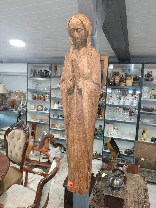 Matka Boska że złożonymi dłońmi