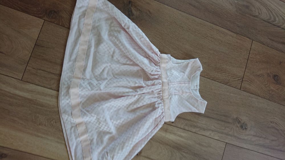 Sukienki dla dziewczynki 86