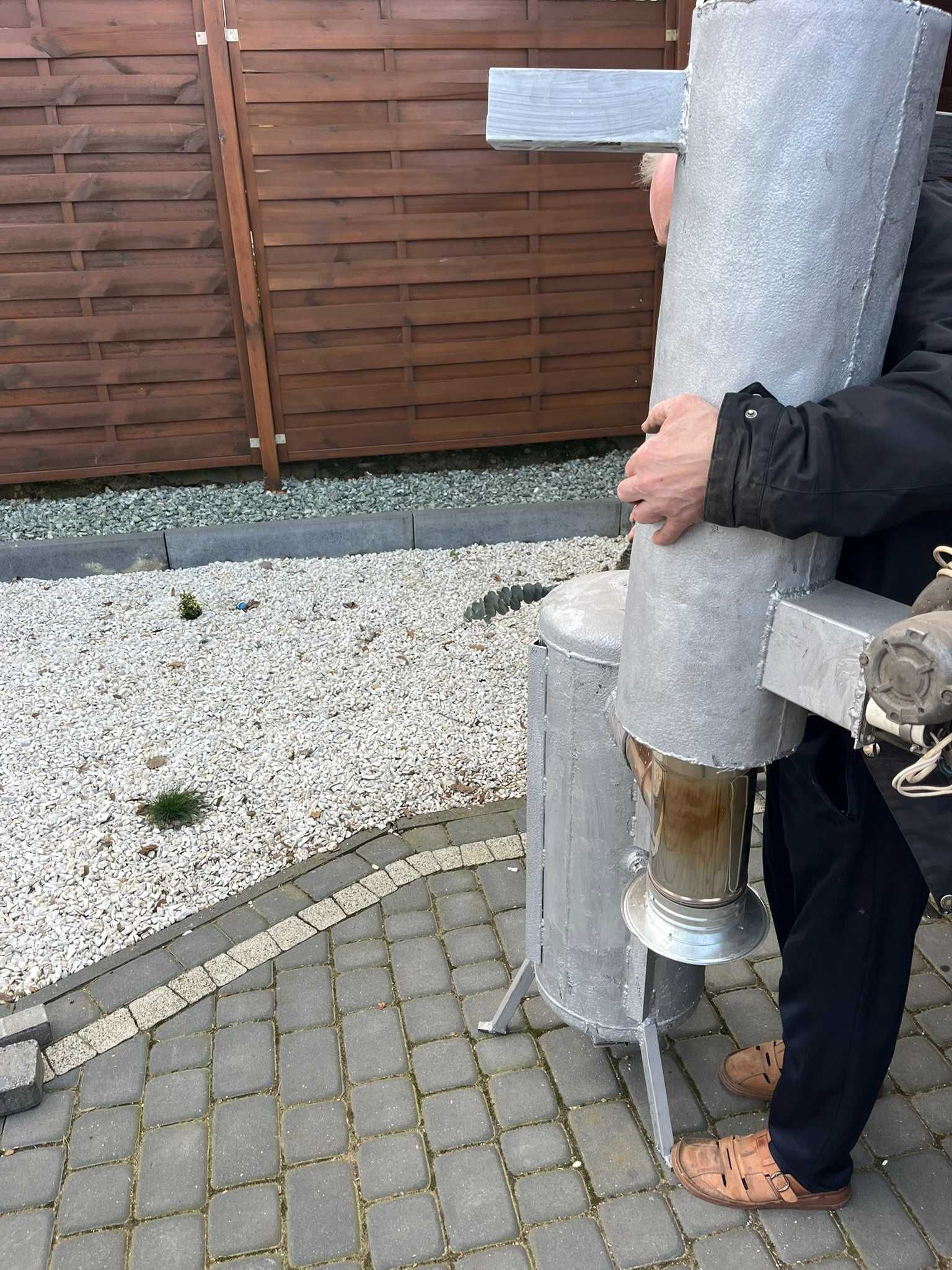 Piec nadmuchowy na paliwo stałe