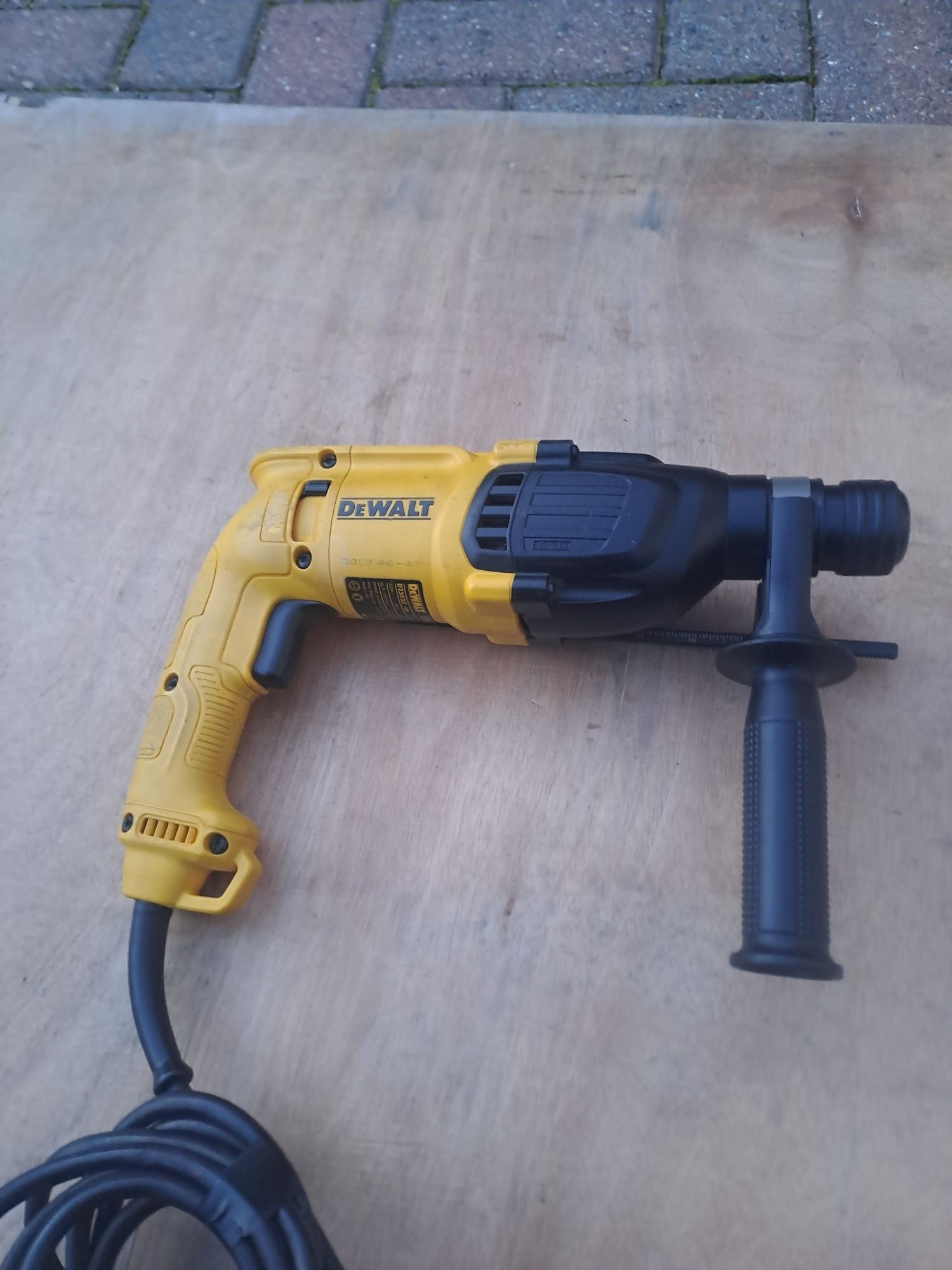 Młotowiertarka Dewalt Makita