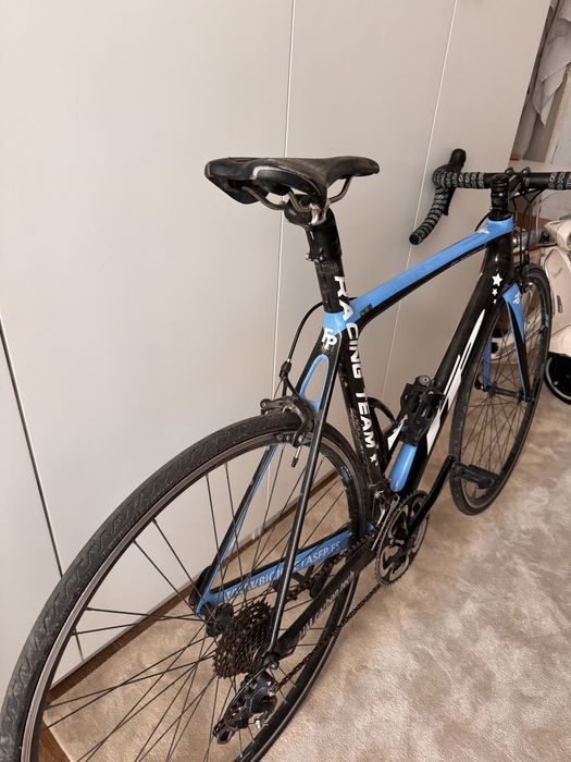 Bicicleta de estrada em carbono
