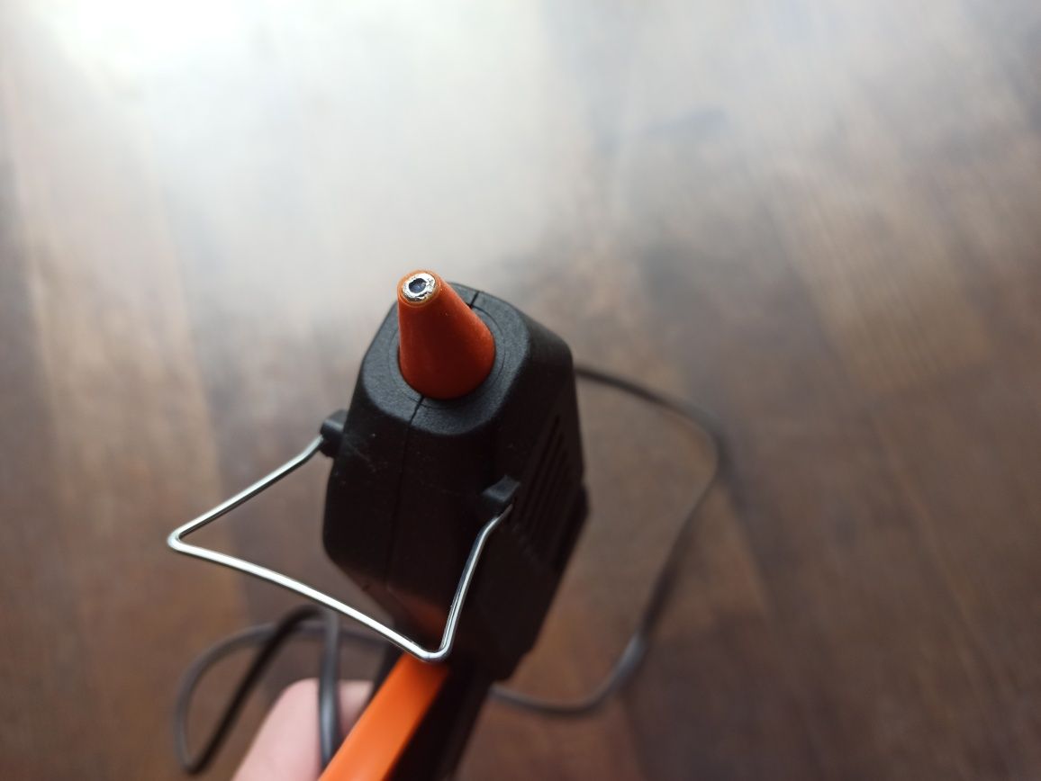 Pistolet do kleju na gorąco