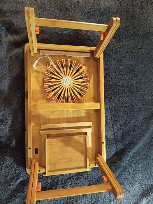 Столик для ноутбука.