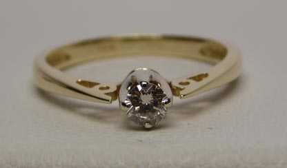 Złoty pierścionek z diamentem brylant 0,18 ct.