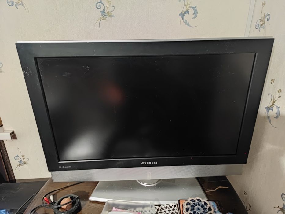 телевизор Hyundai E320D ,32' б.у