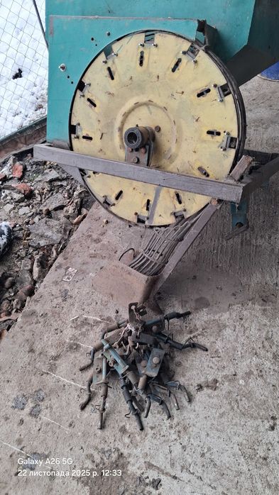 Картоплесаджалка на плуг однорядна