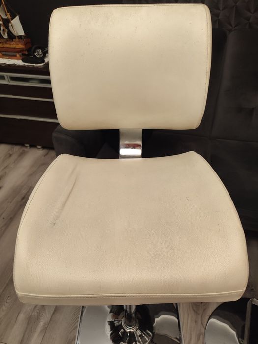 Sprzedam hokery śmietankowe