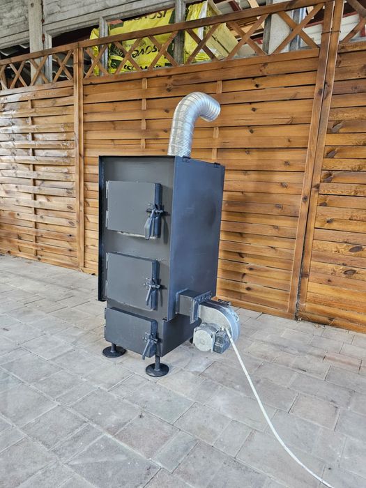 Piec nadmuchowy 13 kW – jak nowy, wentylator 3-stopniowy