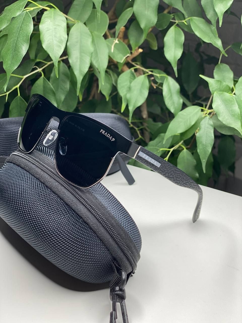 Мужские солнцезащитные очки Prada черные матовые Polarized антиблик
