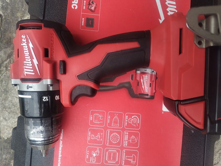 Wkrętarka Milwaukee M18 BLPDRC z Aku 4.0 Ah