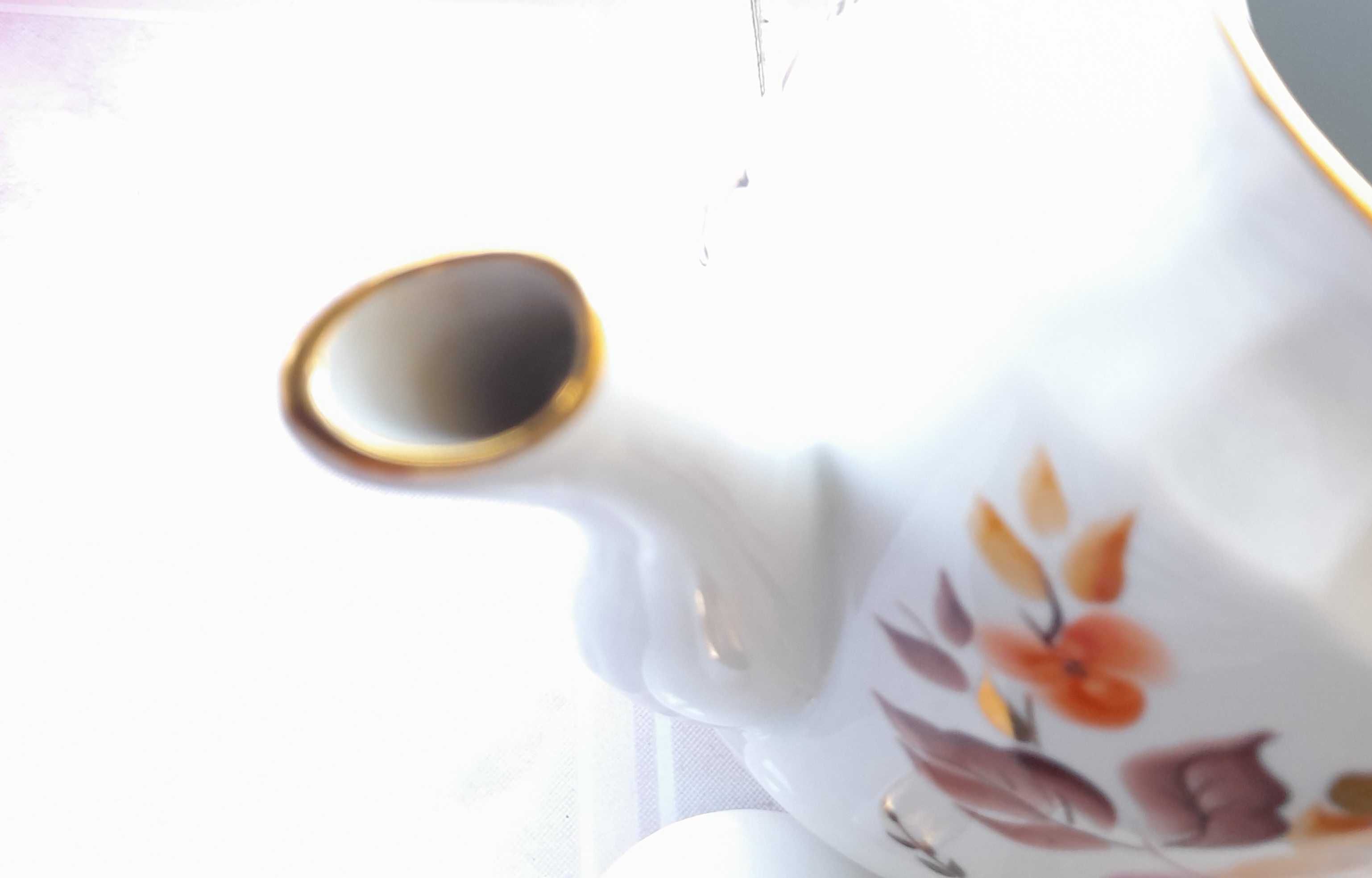 Чайник для чаю або кави, бабусин чайник.