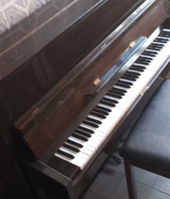 Piano de parede HSINGHAI, Bom estado.