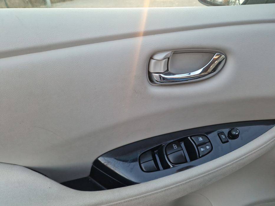 Nissan Leaf 2012рік 112т.км Батарея 10/12