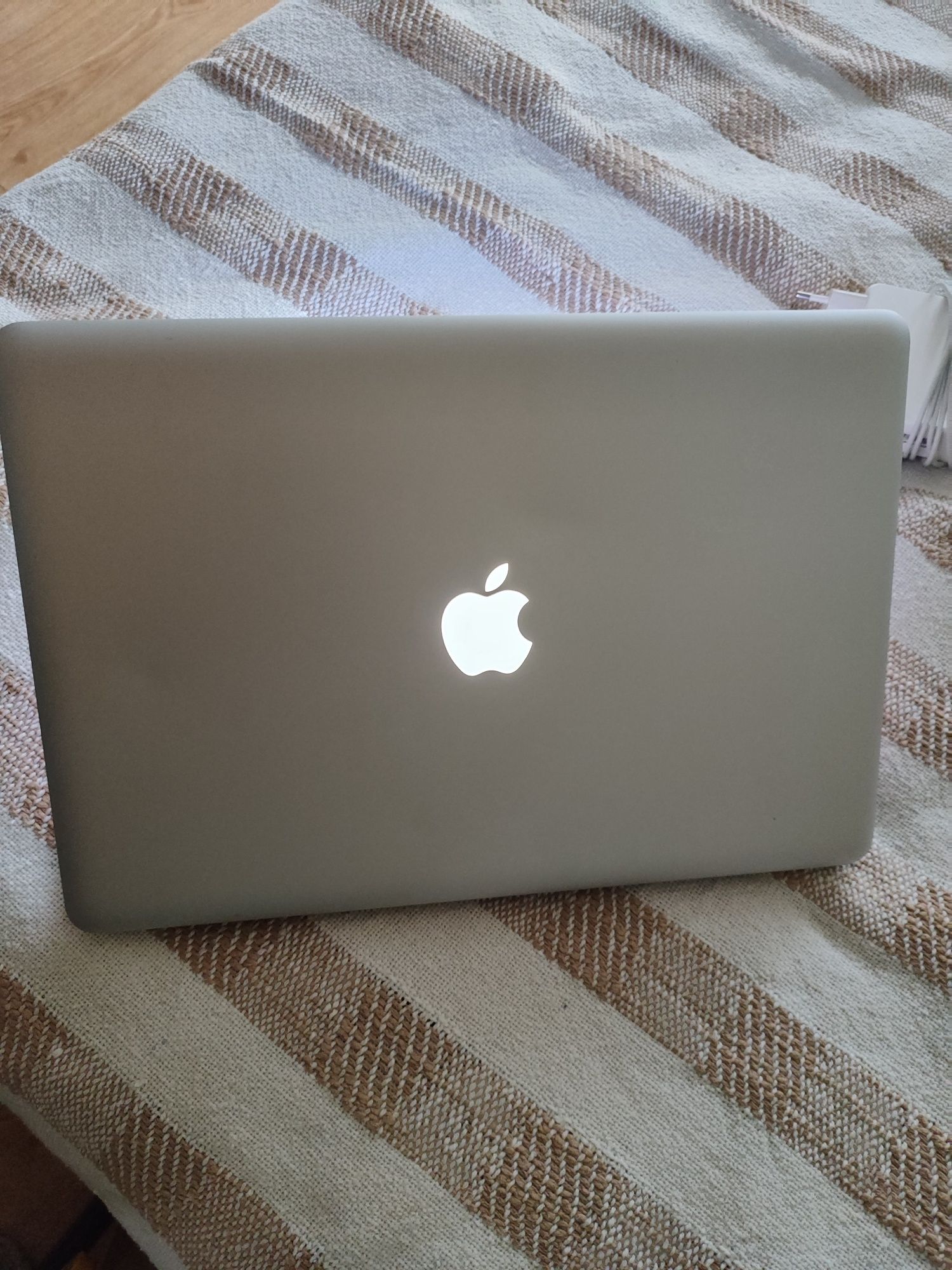 MacBook Pro i7 16GB 256GB EVo