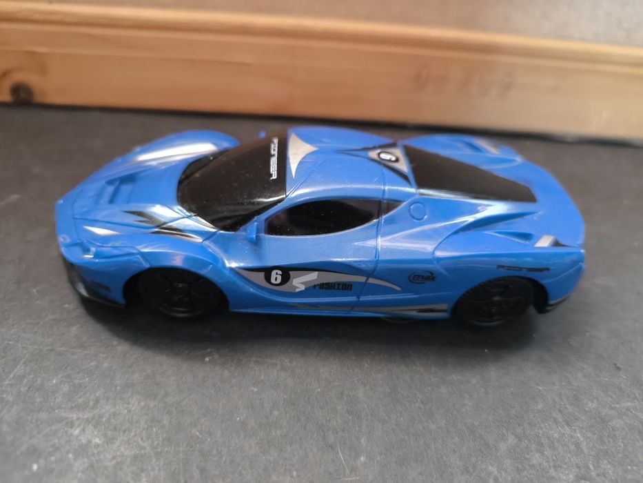 Carro de corrida azul

- Carro de corrida em m