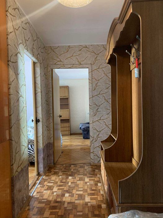 М.Палац Україна, м.Печерська-7-10 хв., Е.Коновальця. Квартира 3х кімн.