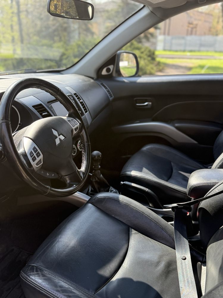 Mitsubishi Outlander полный привод