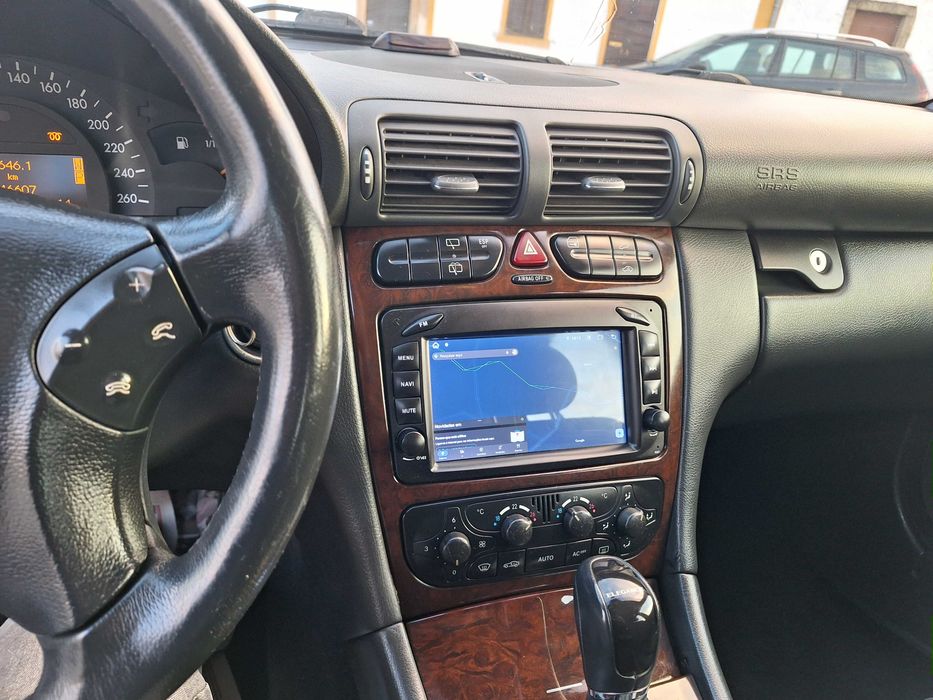 Mercedes Benz C220 CDI AUTOMÁTICA. ano 2004