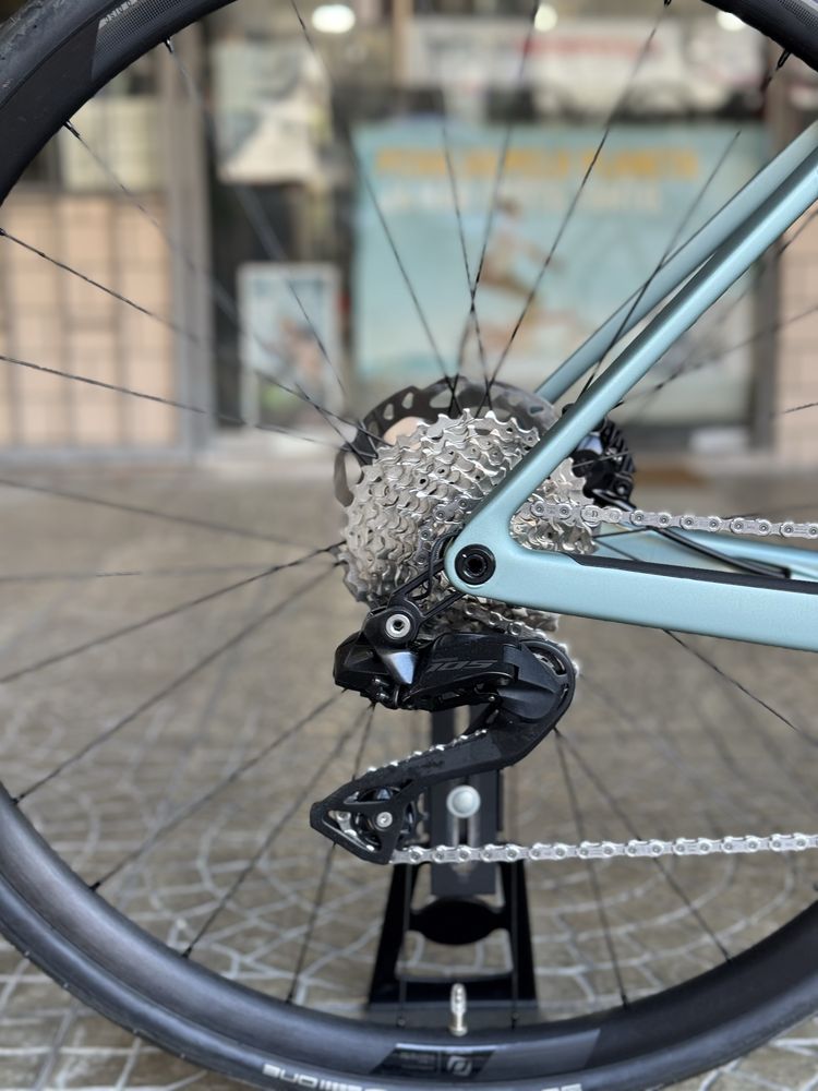 Estrada Scott Addict 40 shimano 105 di2
