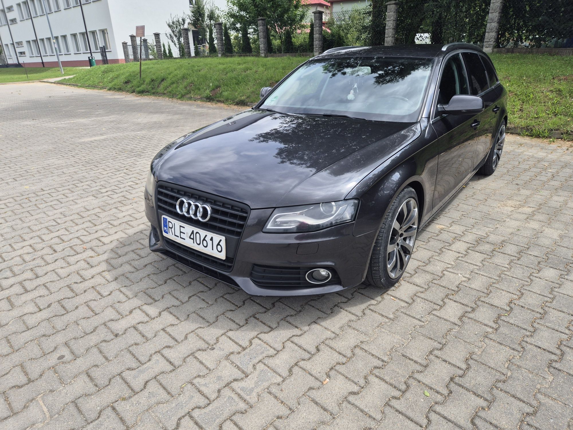 Samochód osobowy Audi A4B8 LPG