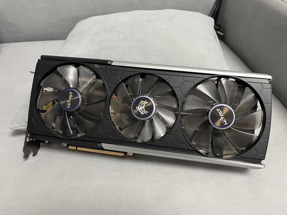 Sapphire Nitro + RX5700XT 8gb