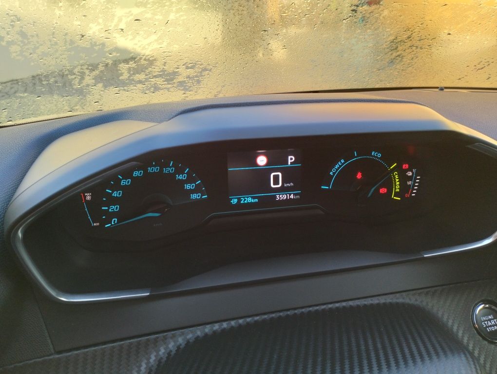 Peugeot e208 active