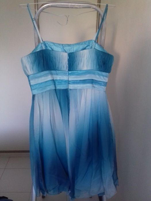 Vestido em tons de azul
