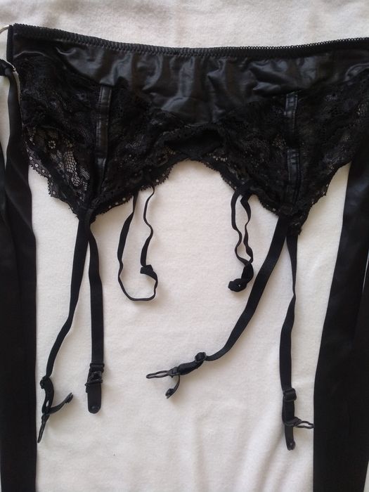 Верх от купальника victotia’s secret пояс для чулок, подвязки