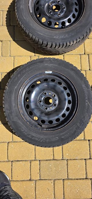 Felgi stalowe z oponami zimowymi