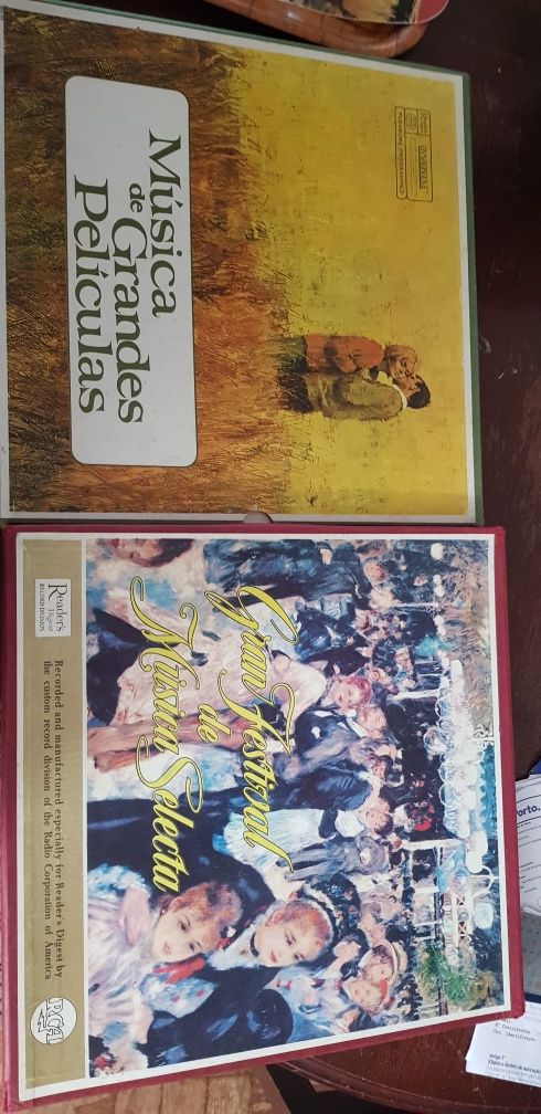 Várias coleções de discos vinil das Seleções Readers Digest