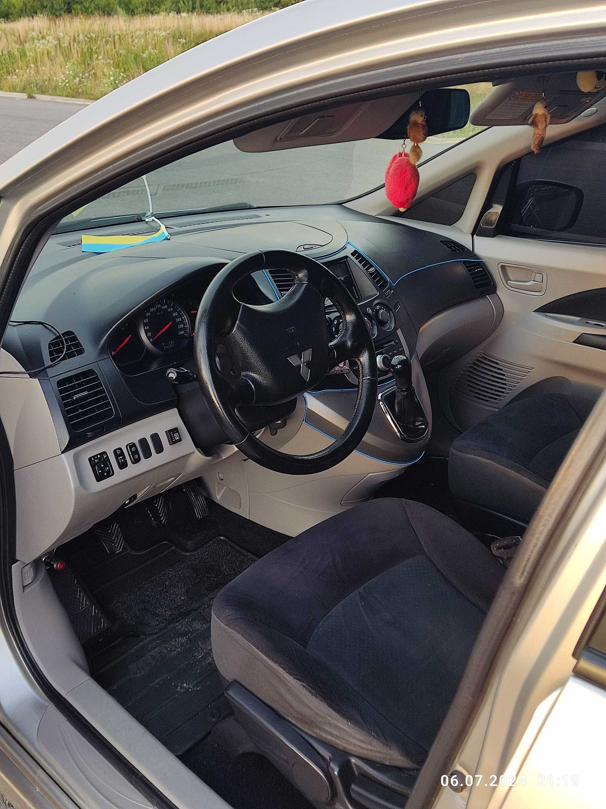 Mitsubishi grandis 2009