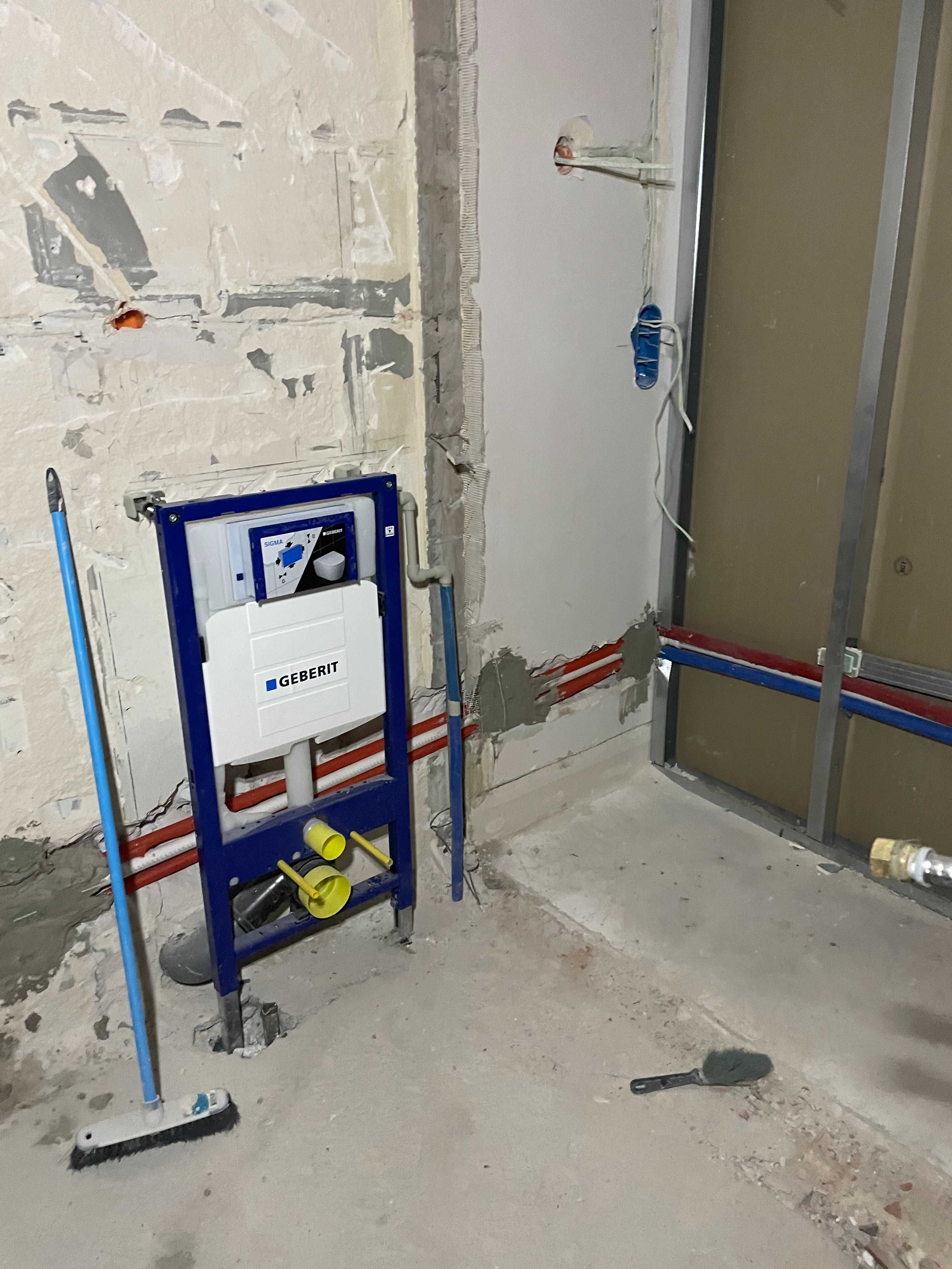 Hydraulik Naprawa spłuczek podtynkowych WC Montaż kabin prysznicowych