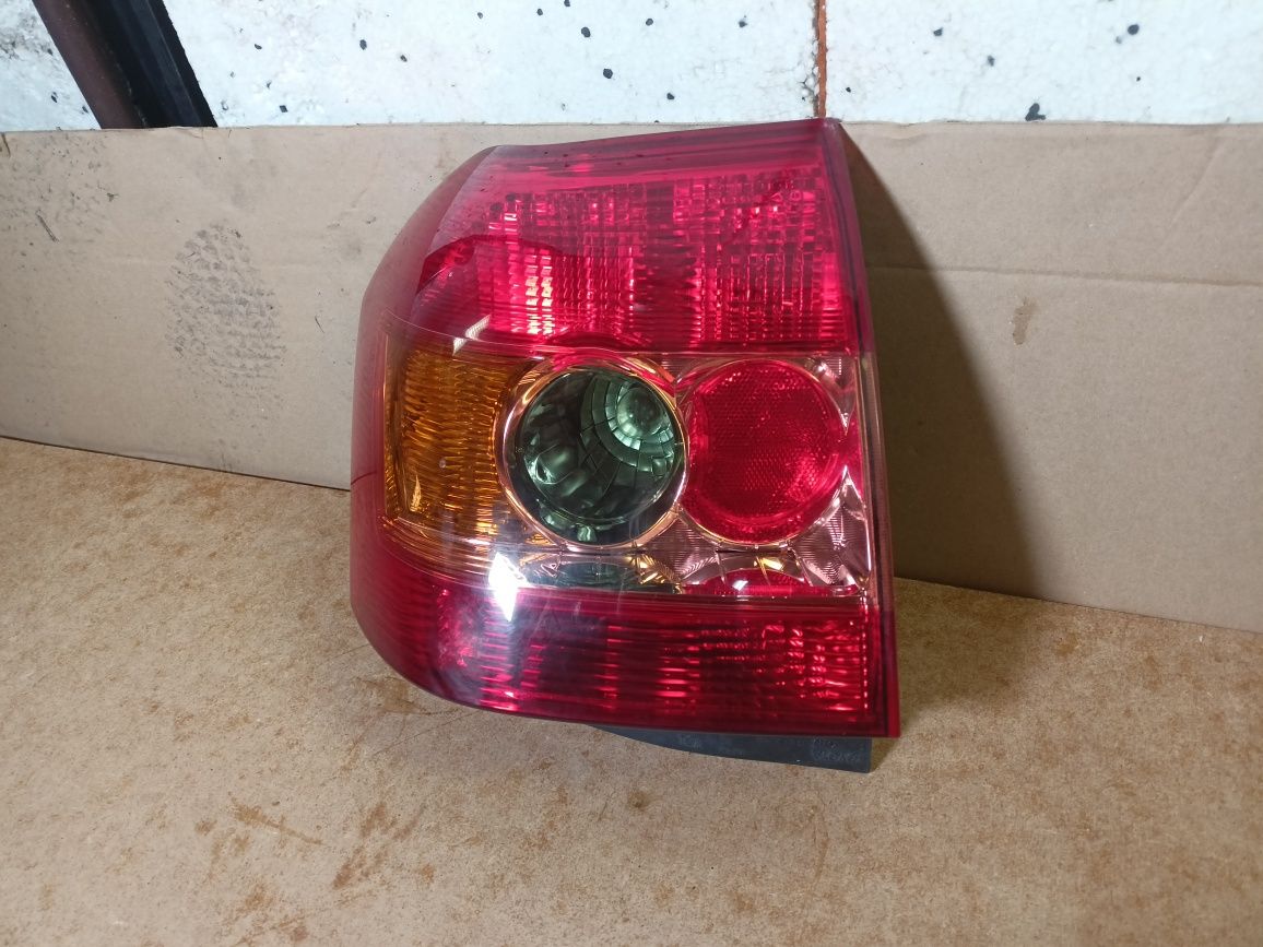 Lampa prawy tył prawa tylna toyota corolla e12 HB lift FL 04-07