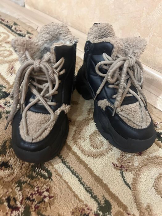 Продам взуття з еко шкіри