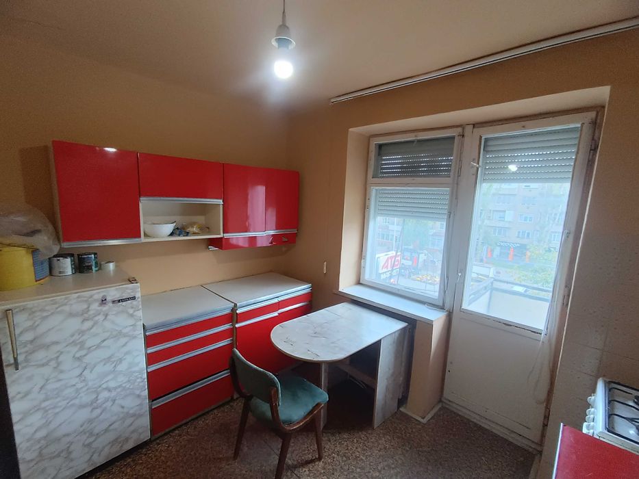 2 кімнатна КВАРТИРА 54 кв.м біля АТБ, житловий стан, 2 балкони, лоджія