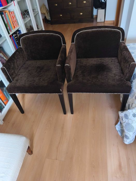 Dois cadeirões quase nov