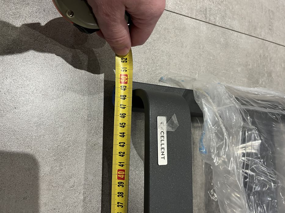 Grzejnik łazienkowy Excellent 50 x 84 cm, przyłącze 470 mm